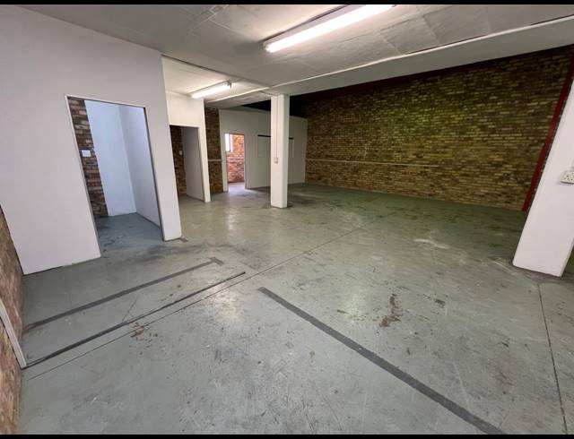 230M² WAREHOUSE TO LET IN STRIJDOMPARK